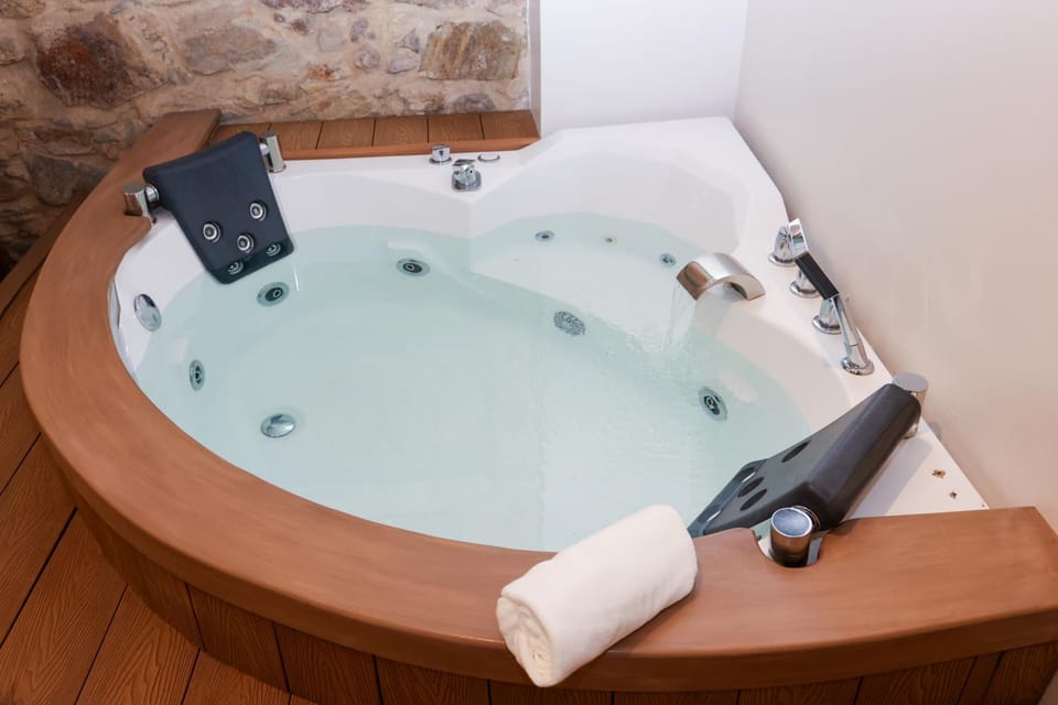 Hot Tub, Bath