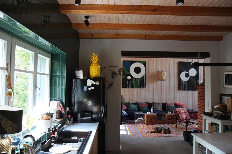Dining area, kitchen