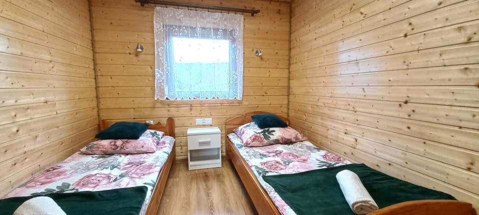 Bieszczady- domek z jacuzzi 793-903-243 Chalet in Poland