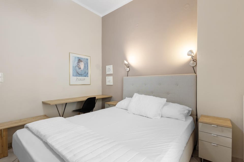 Bed, Photo of the whole room, Bedroom