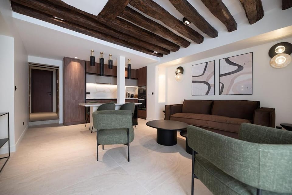 Luxury and charm in heart of Place des Vosges Apartment in Paris