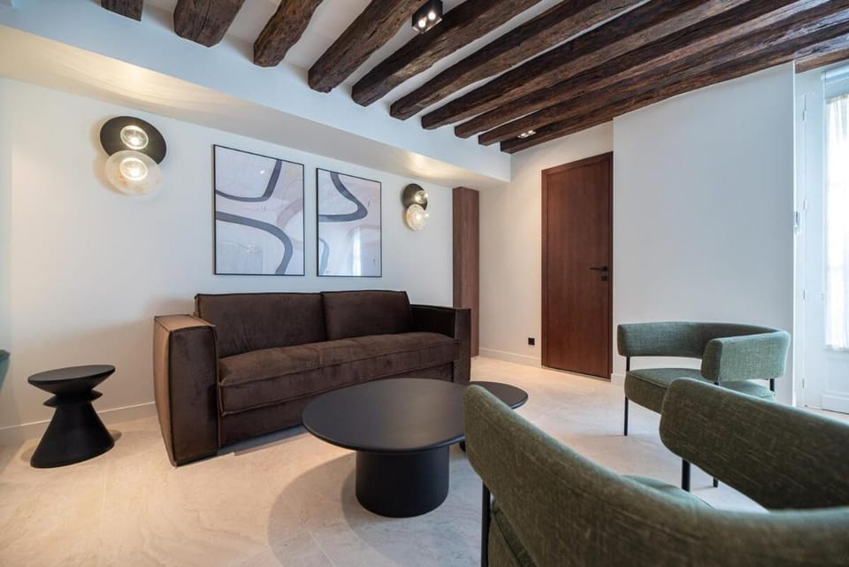 Luxury and charm in heart of Place des Vosges Apartment in Paris