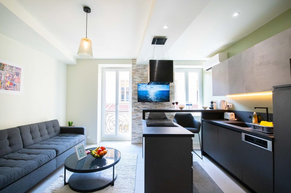 TV and multimedia, Coffee/tea facilities, Kitchen or kitchenette, Living room, Food and drinks, Seating area, Dining area, Food, dishwasher, minibar, oven, stove, toaster