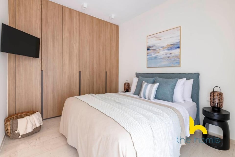 Radiant 3BR in Pireas Near Marina Zeas and Metro Apartment in Pireas