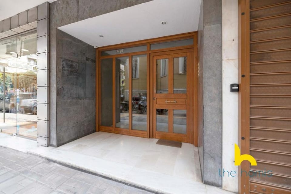 Radiant 3BR in Pireas Near Marina Zeas and Metro Apartment in Pireas