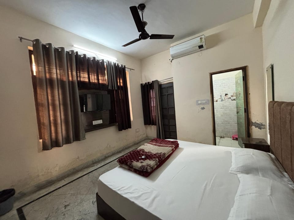 Shree Ji Home Stay Peaceful & Comfortable Rooms in Dehradun Bed and Breakfast in Dehradun