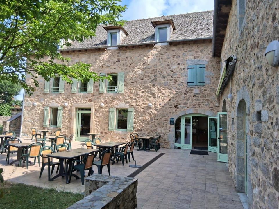 Logis hôtel l'instant Mont le Viaur Hotel in Occitanie