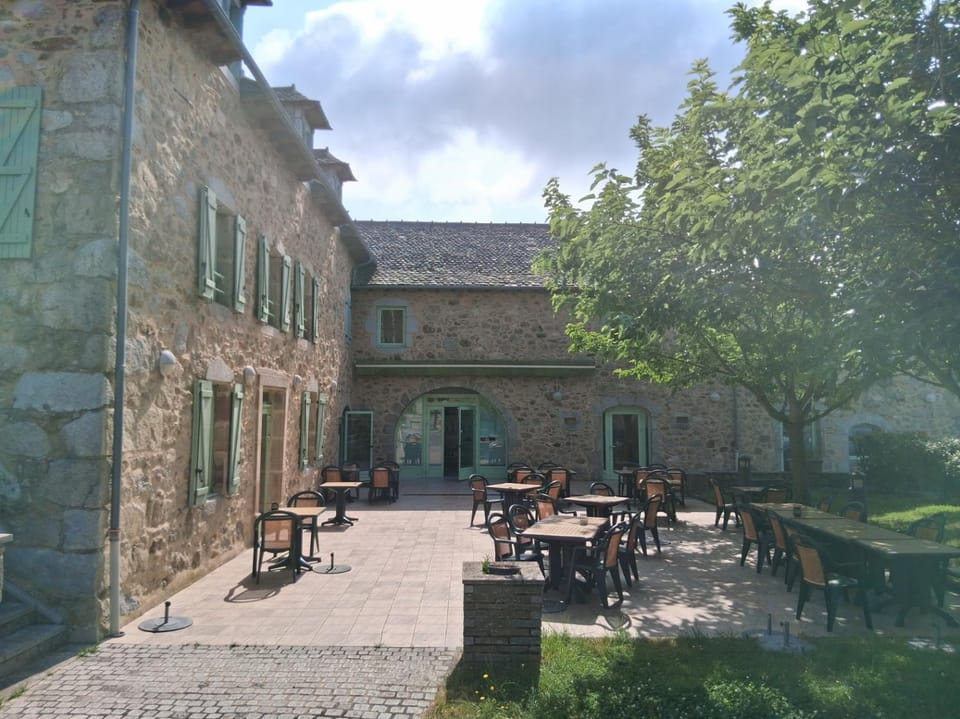 Logis hôtel l'instant Mont le Viaur Hotel in Occitanie