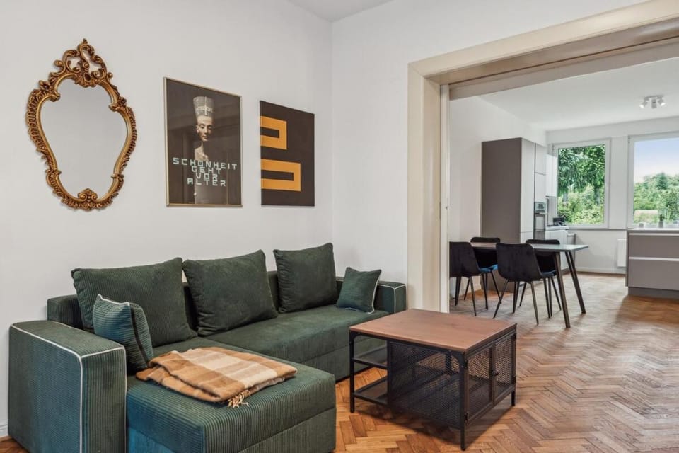 Stilvolles 3-Zimmer-Domizil mit hochwertiger EBK und Fischgrätparkett Apartment in Brandenburg