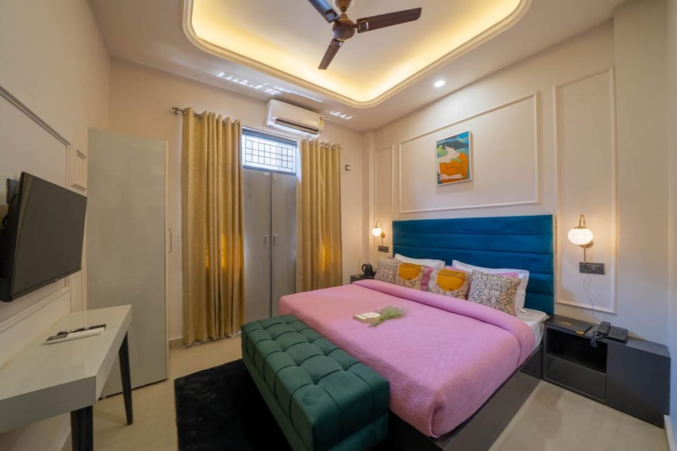 Bed, Photo of the whole room, Bedroom