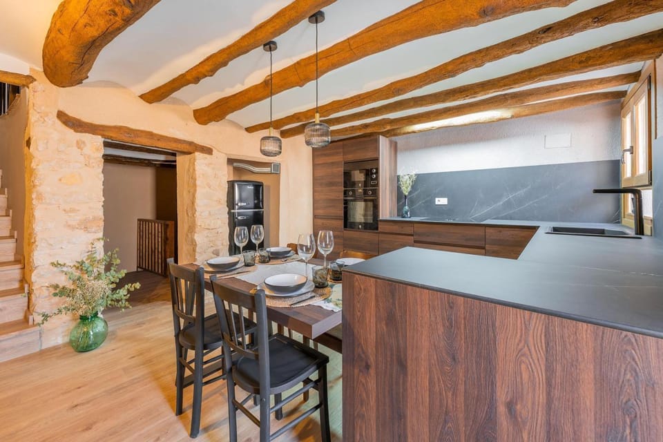 Property building, Kitchen or kitchenette, Living room