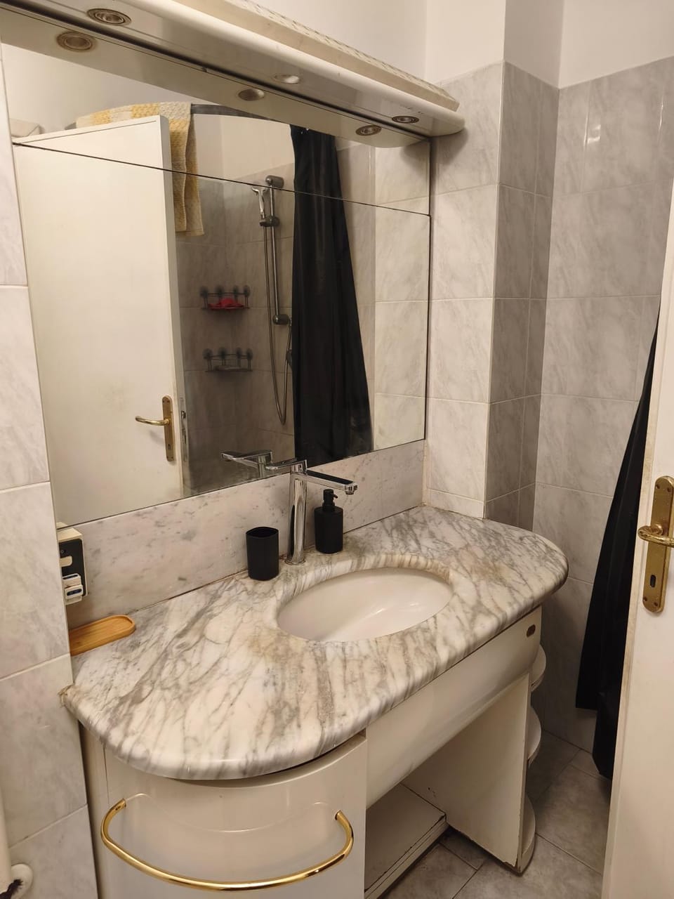 Stanza con Bagno Privato in appartamento condiviso Vacation rental in Rome