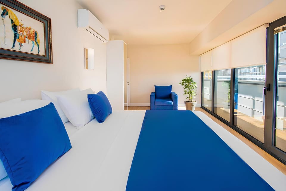 Bed, View (from property/room), Balcony/Terrace, Living room, Photo of the whole room, Seating area, Bedroom, air conditioner