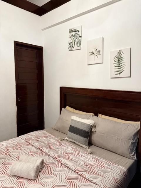 Bayay ni Mamang Siargao - Upper Level with Balcony House in General Luna