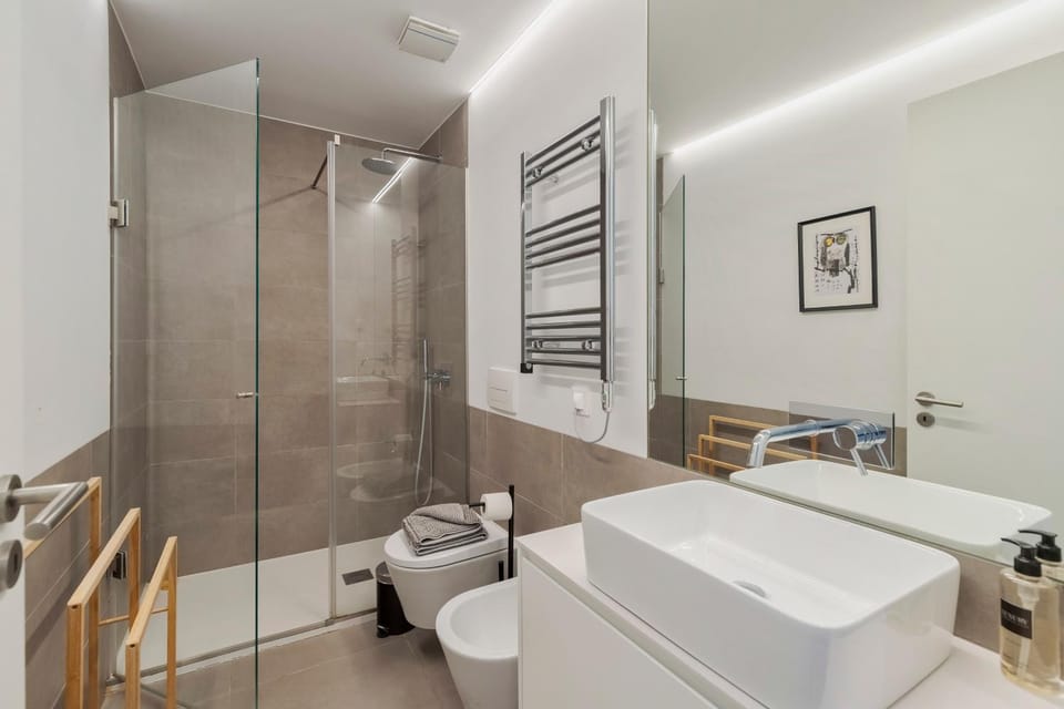 Shower, Toilet, Bathroom, towels