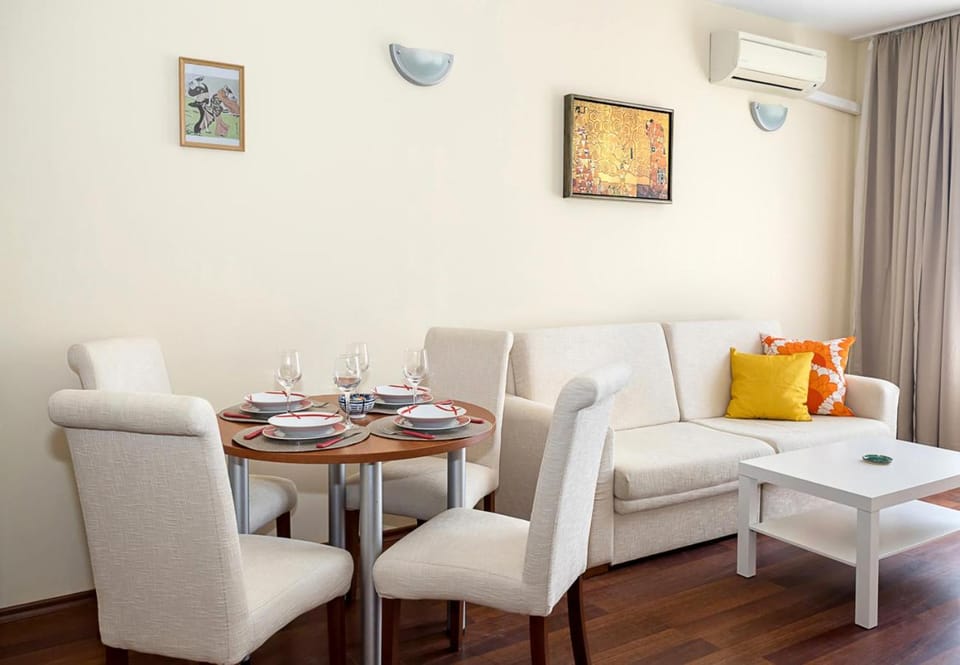 Living room, Seating area, Dining area, air conditioner
