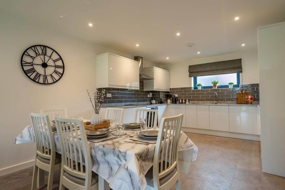 Seating area, kitchen