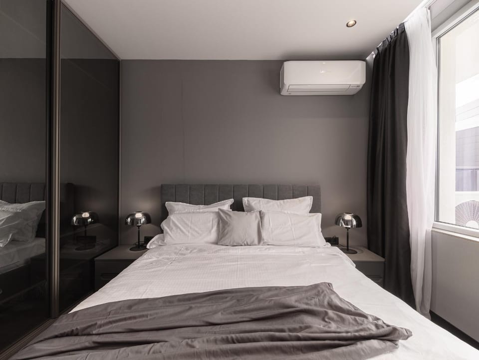 Bed, Photo of the whole room, air conditioner