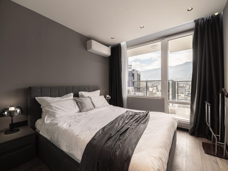 Bed, Photo of the whole room, Bedroom, air conditioner