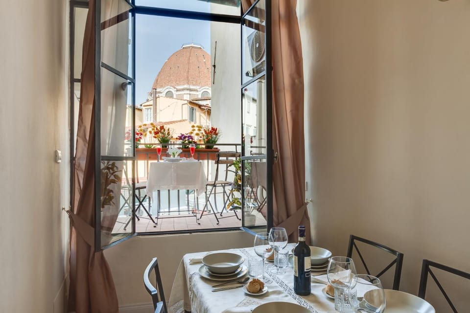 View (from property/room), Balcony/Terrace, Dining area