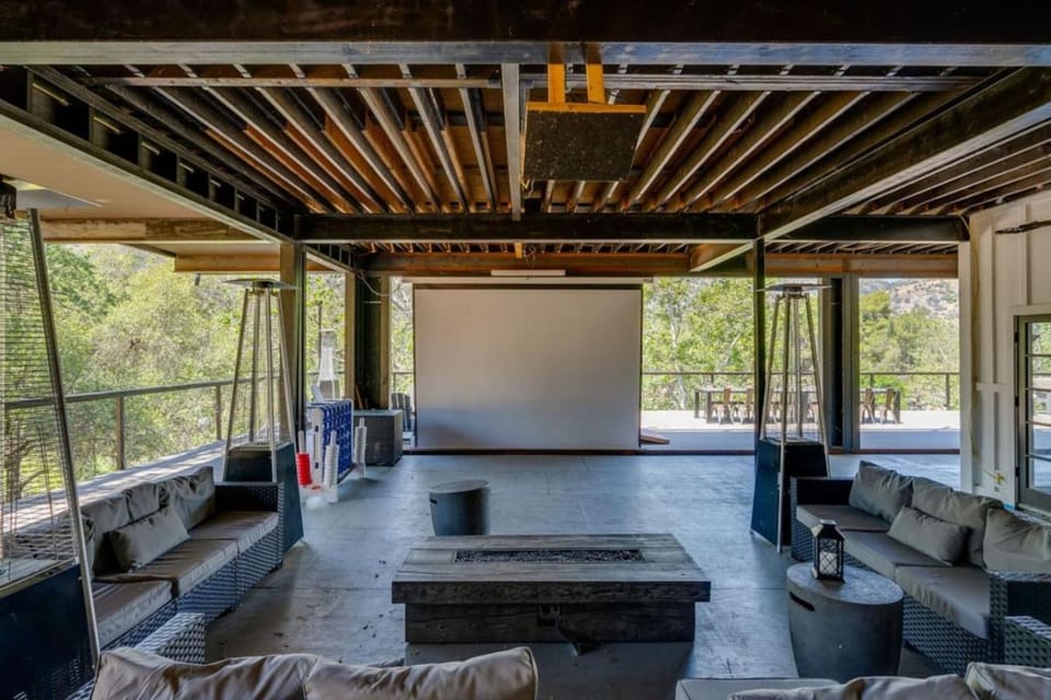 Patio, Communal lounge/ TV room, View (from property/room), Balcony/Terrace, Seating area, Evening entertainment