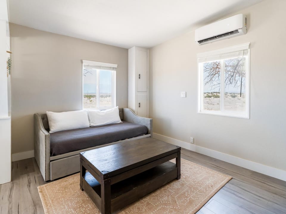 Living room, Photo of the whole room, Seating area, air conditioner