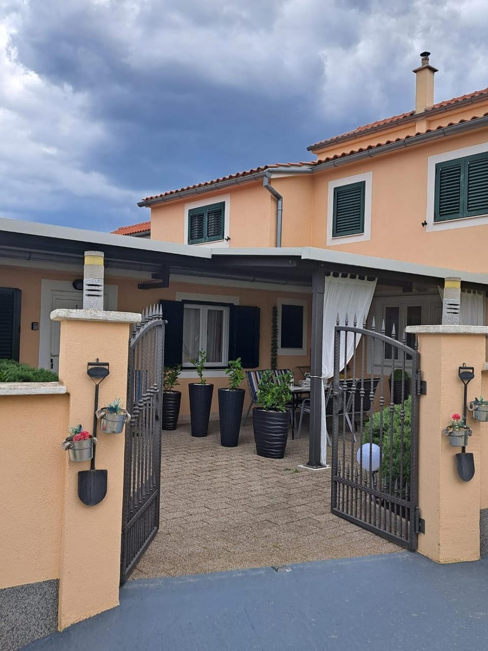 Patio, Day, Balcony/Terrace