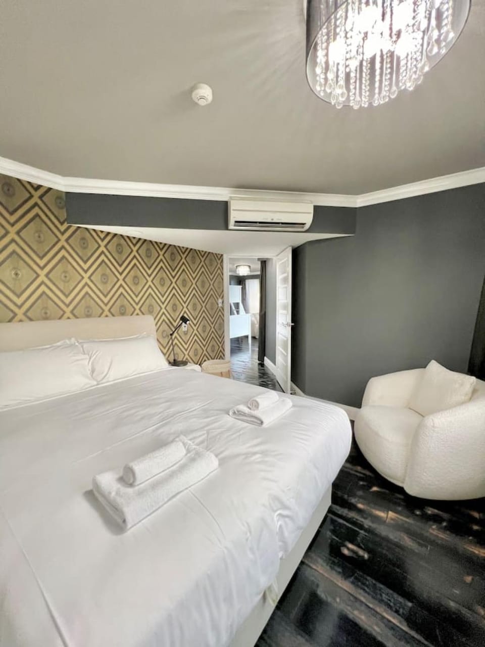 Photo of the whole room, Bedroom, towels