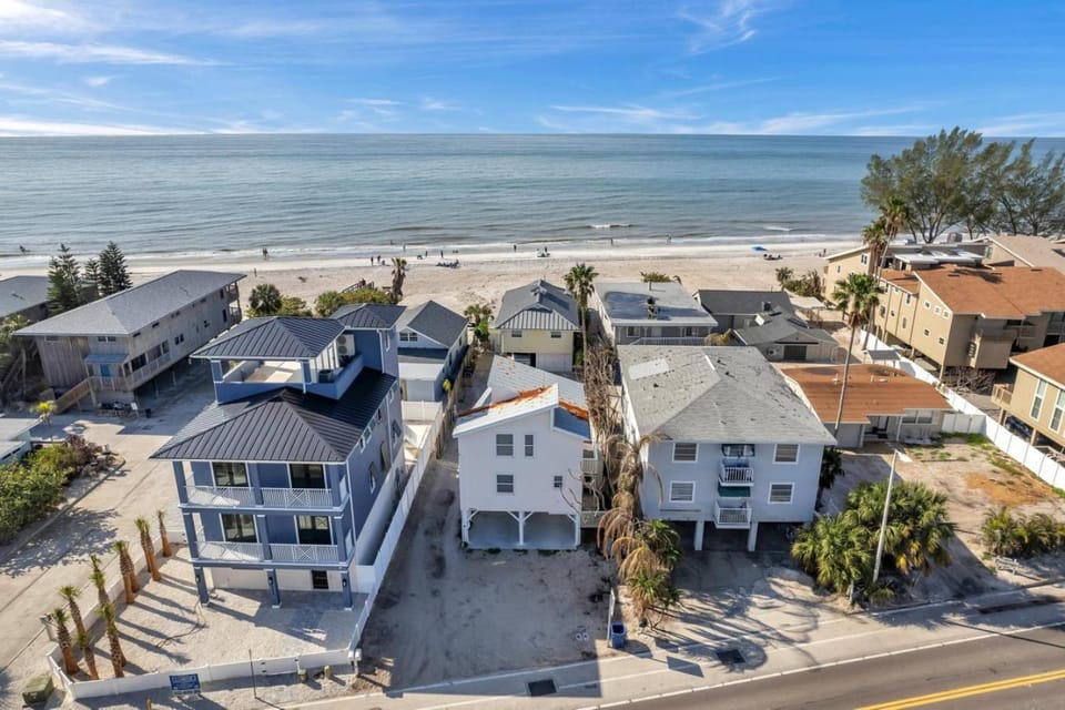 19802 Gulf Blvd Unit B House in Indian Shores