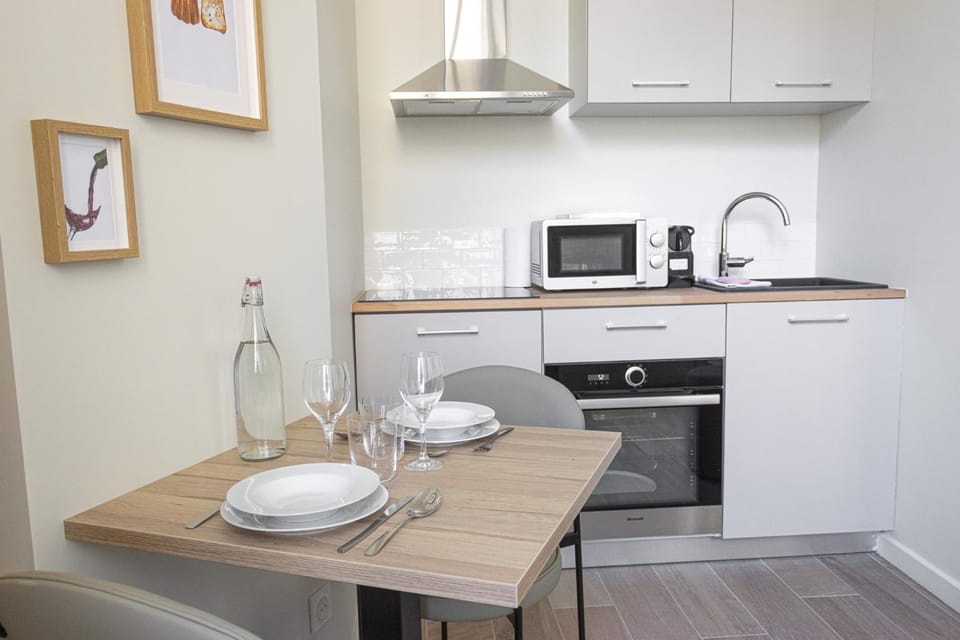 Kitchen or kitchenette, Dining area, microwave, oven, stove, toaster