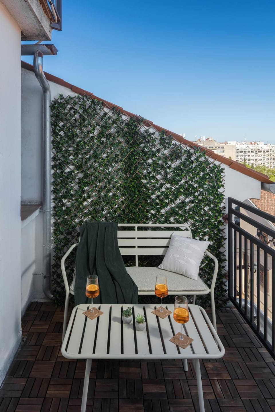 Day, Balcony/Terrace, Decorative detail, Seating area