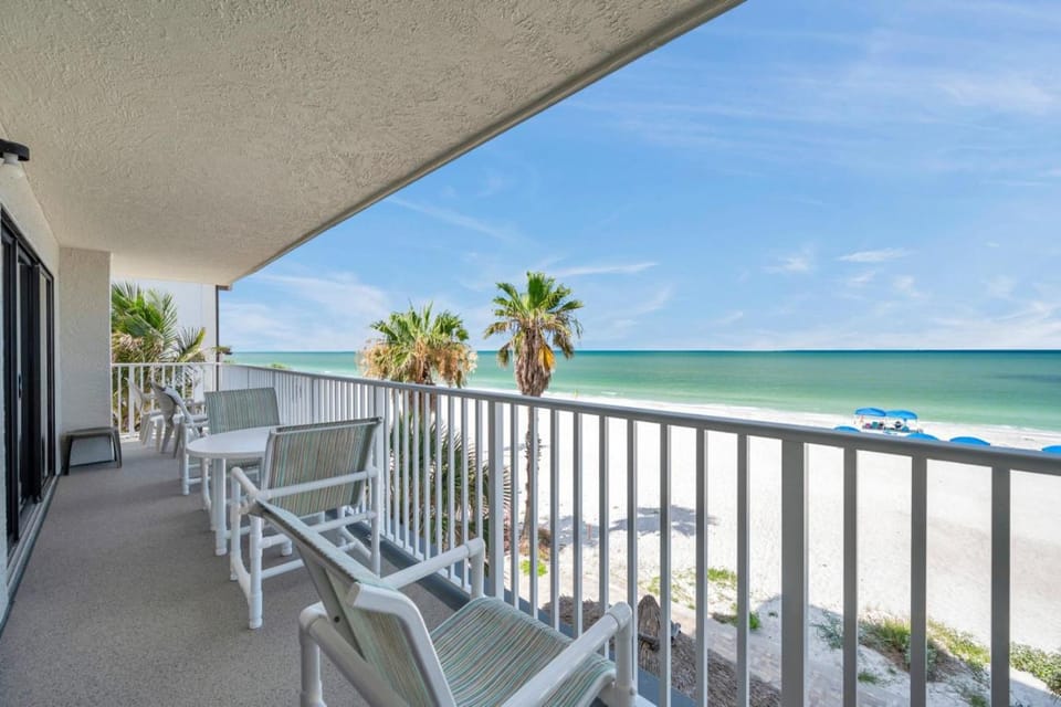 Sea Gate Condo 201 House in Indian Shores
