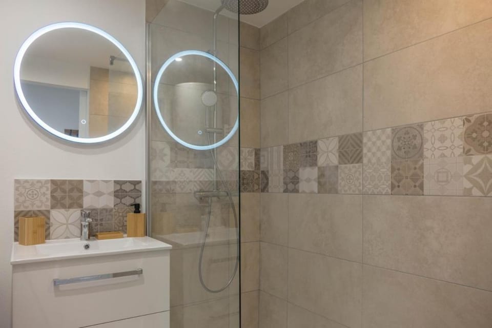Shower, Bathroom