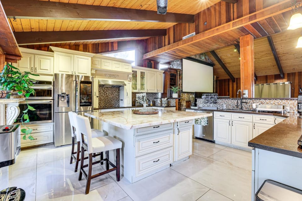 1-Acre Las Vegas Getaway: Pool, Spa & Tennis Court House in North Las Vegas