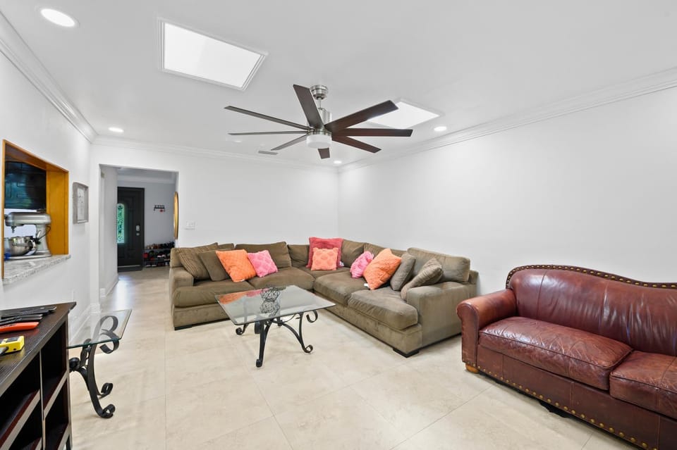 Communal lounge/ TV room