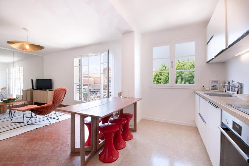 L'Elegant l Bright & Views l Shellter Rentals Apartment in Saint-Tropez