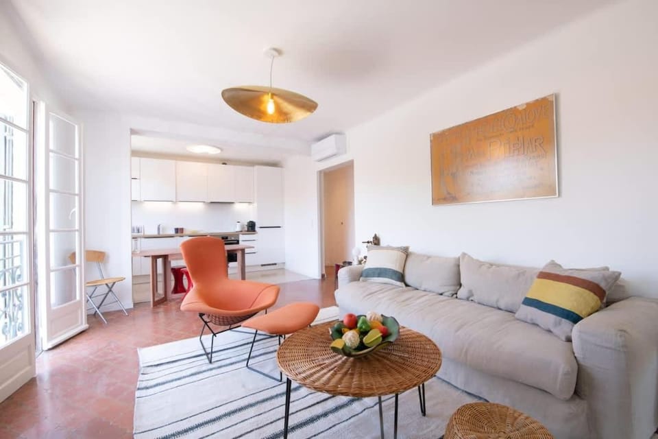 L'Elegant l Bright & Views l Shellter Rentals Apartment in Saint-Tropez