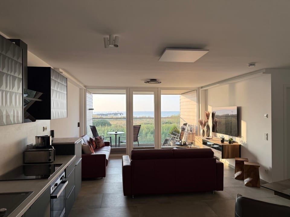 TV and multimedia, Kitchen or kitchenette, Living room, Seating area, Evening entertainment