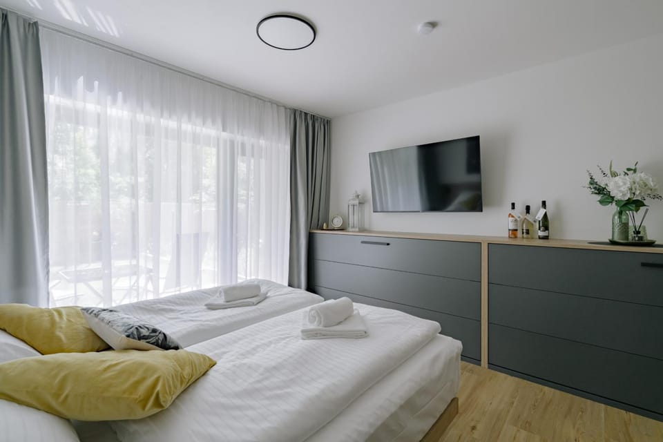 Bed, Photo of the whole room, Garden view, towels
