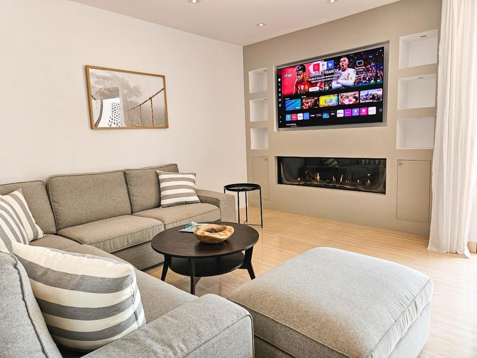 Communal lounge/ TV room, Living room