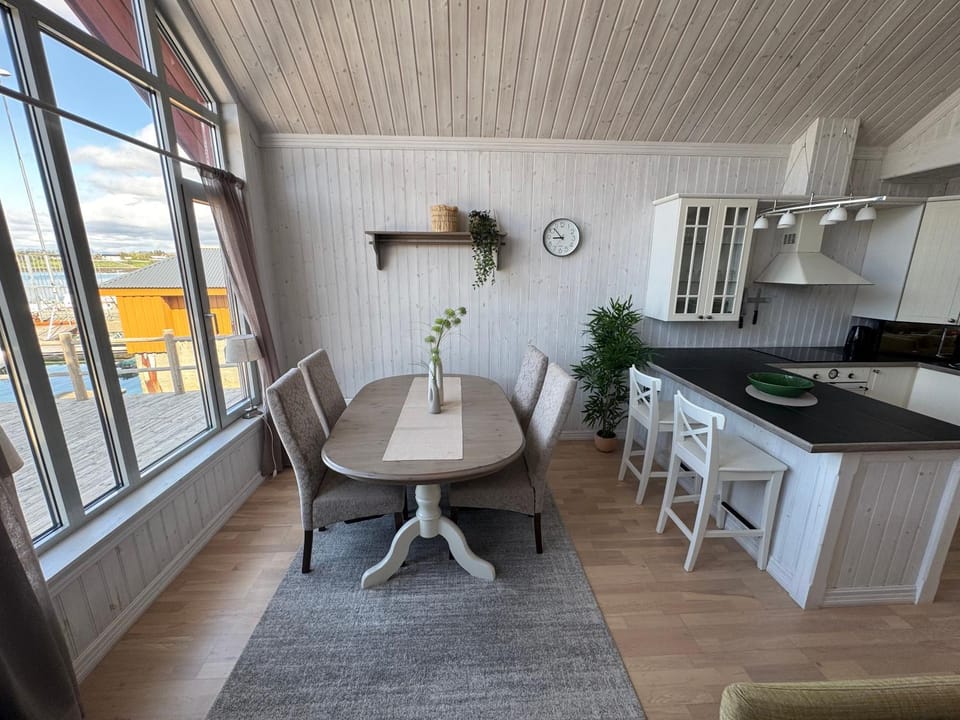 Lilleeideholmen Sjohusutleie Apartment in Lofoten