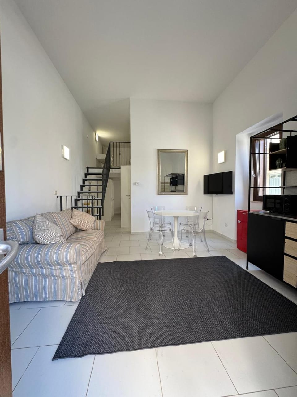 TV and multimedia, Kitchen or kitchenette, Seating area