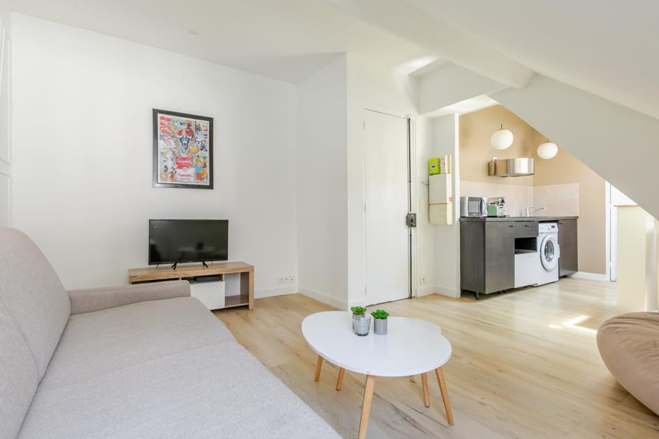 TV and multimedia, Kitchen or kitchenette, Living room
