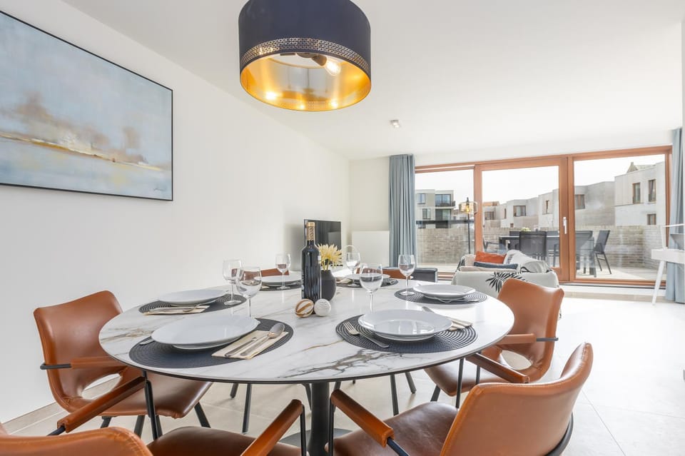 LECOMTE - Rose D'Ivry-3 bedroom appartement w free parking garage - large terrace - quiet area & walking distance from the sea! 223 Apartment in Ostend