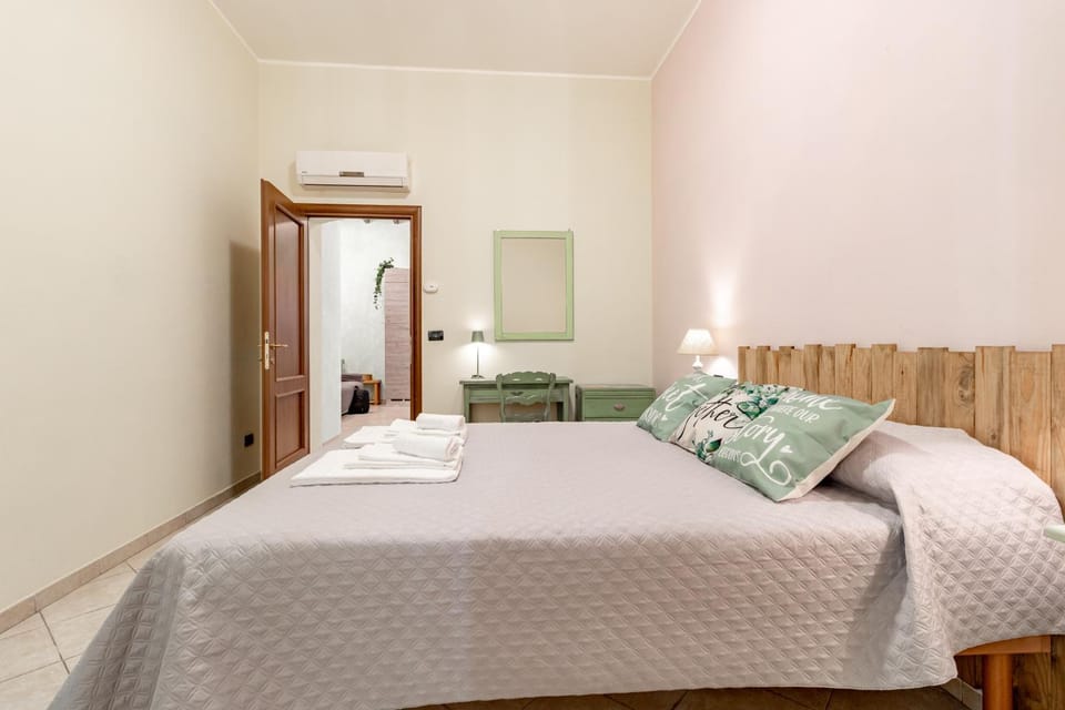 Bed, Photo of the whole room, Bedroom, towels, air conditioner