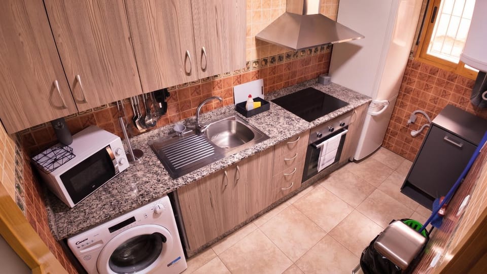 Coffee/tea facilities, Kitchen or kitchenette, oven, pet friendly, toaster, washing machine