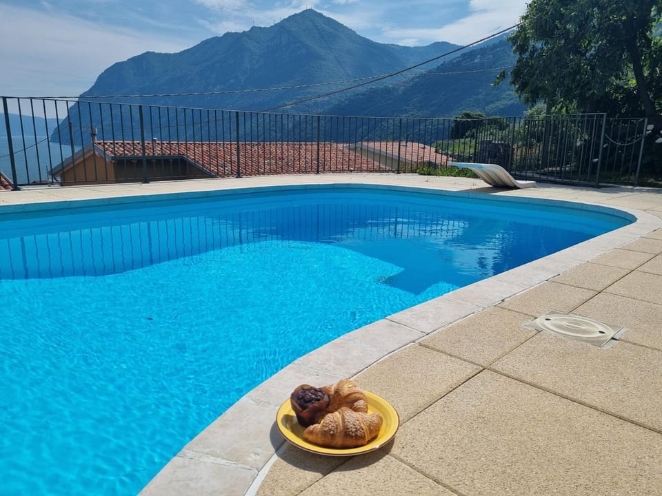 Mountain view, Swimming pool