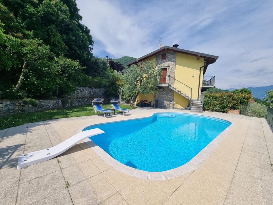 Pool view, Swimming pool, sunbed