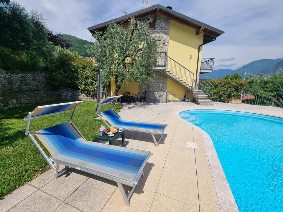 Pool view, Swimming pool, sunbed