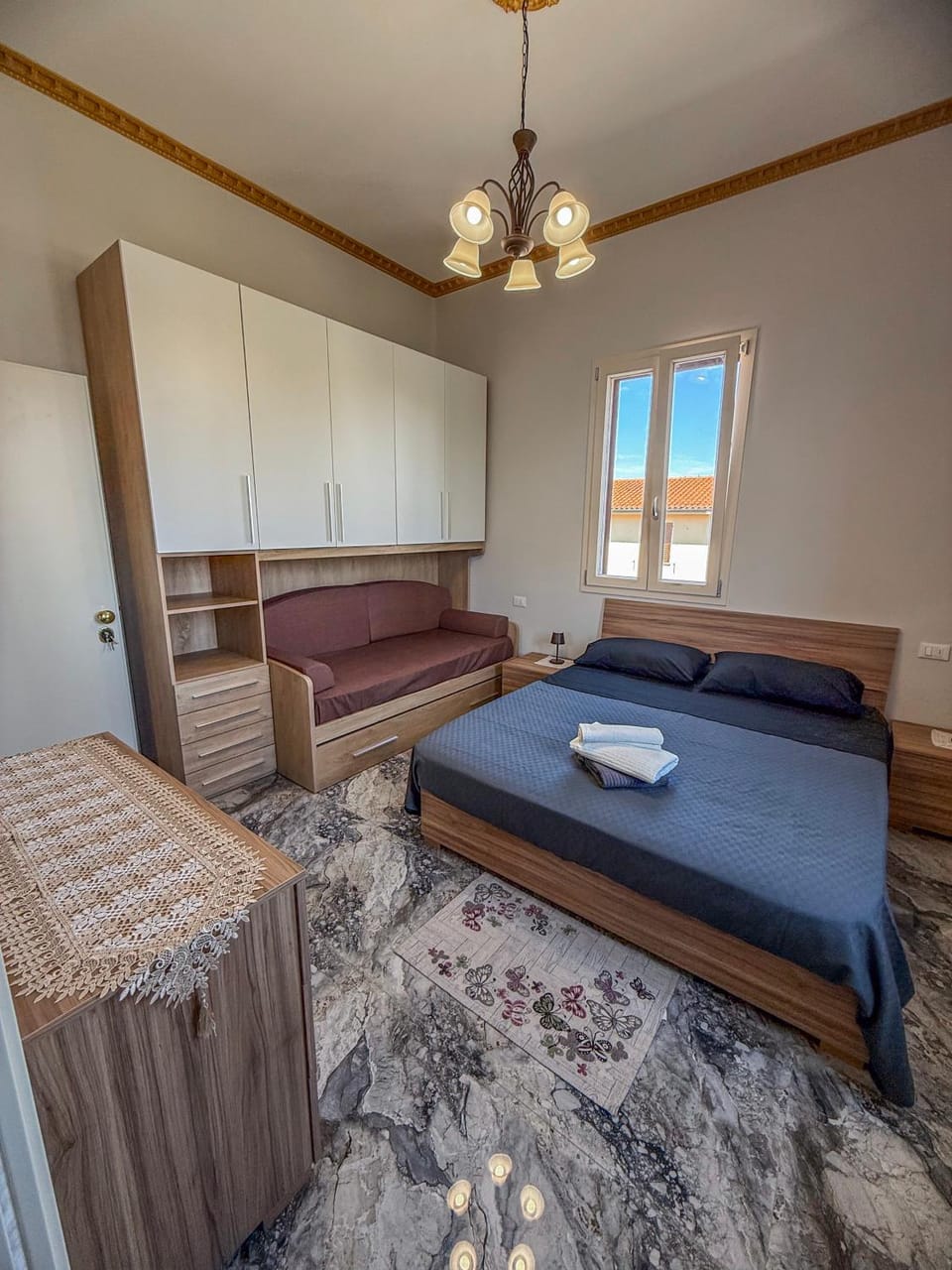 Bed, Bedroom, towels, wardrobe